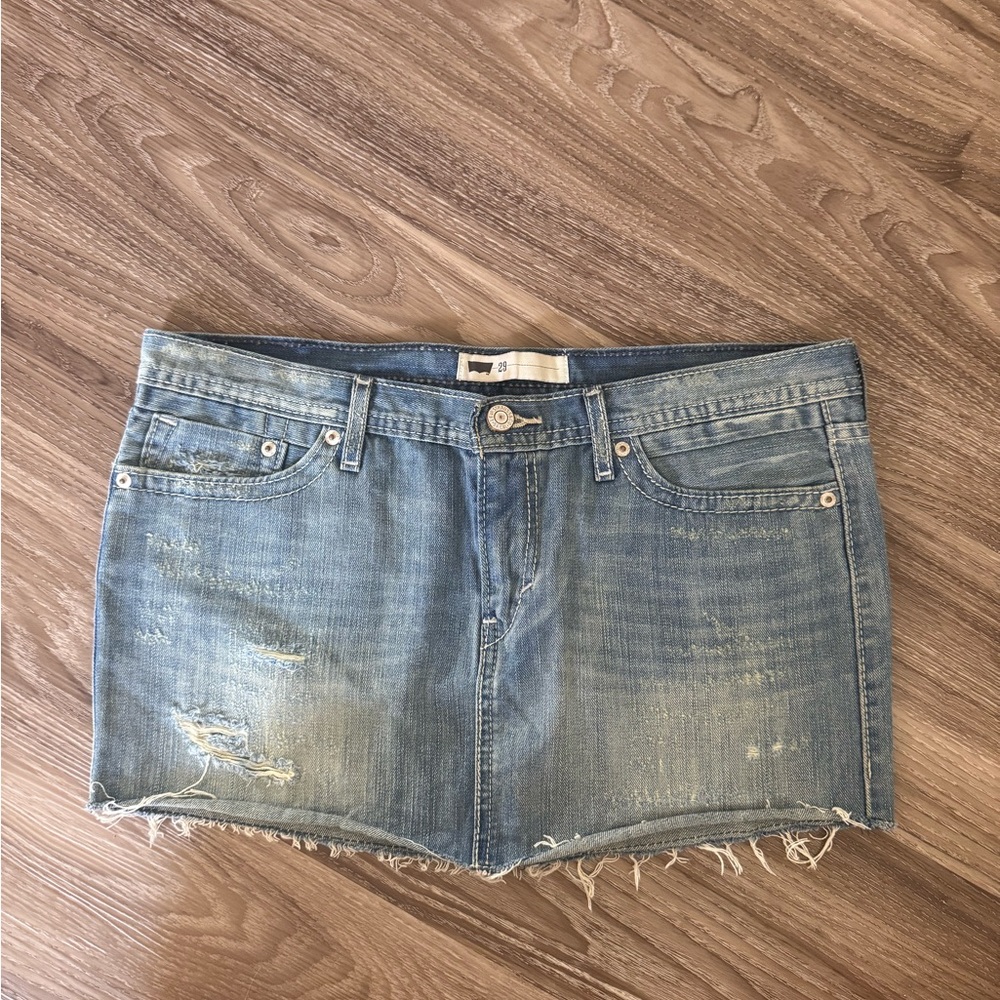 Women’s Levi’s denim skirt, size 29